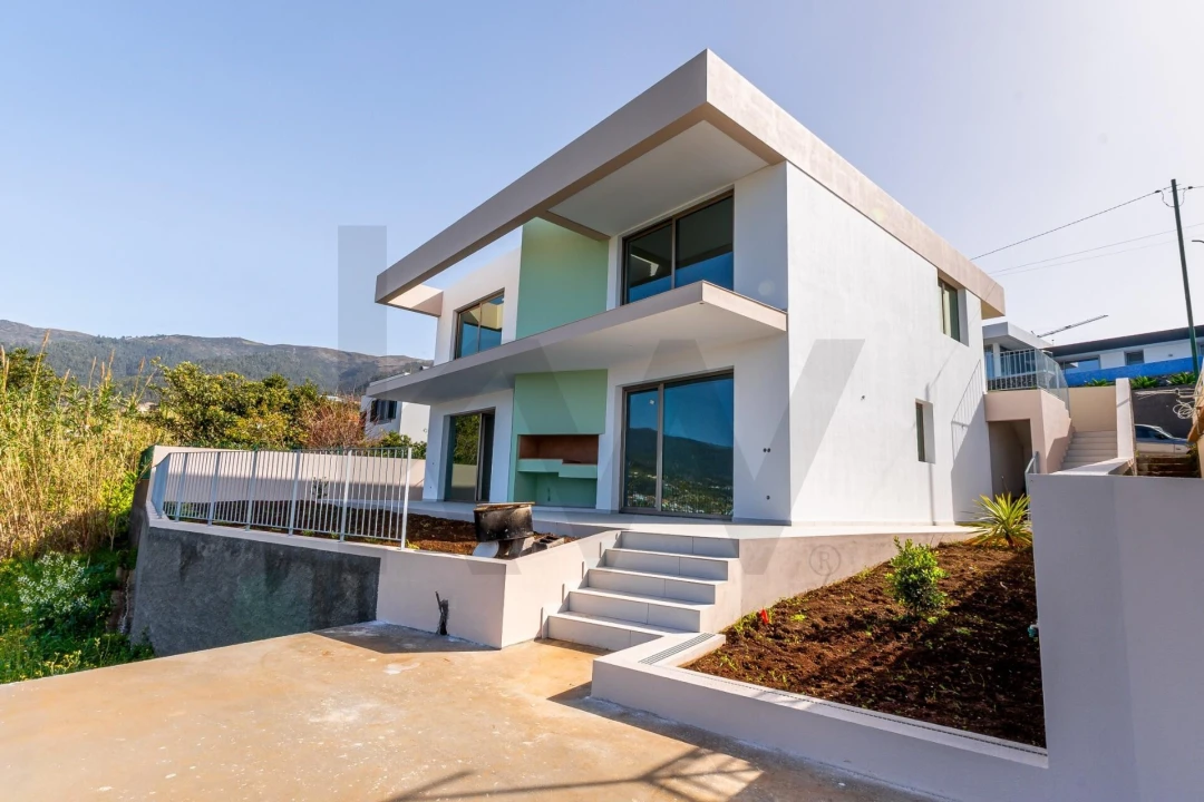 Moradia T2 para Venda em Arco da Calheta Foto 3