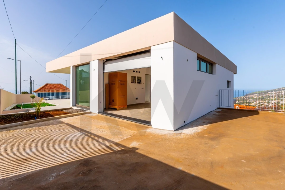 Moradia T2 para Venda em Arco da Calheta Foto 6