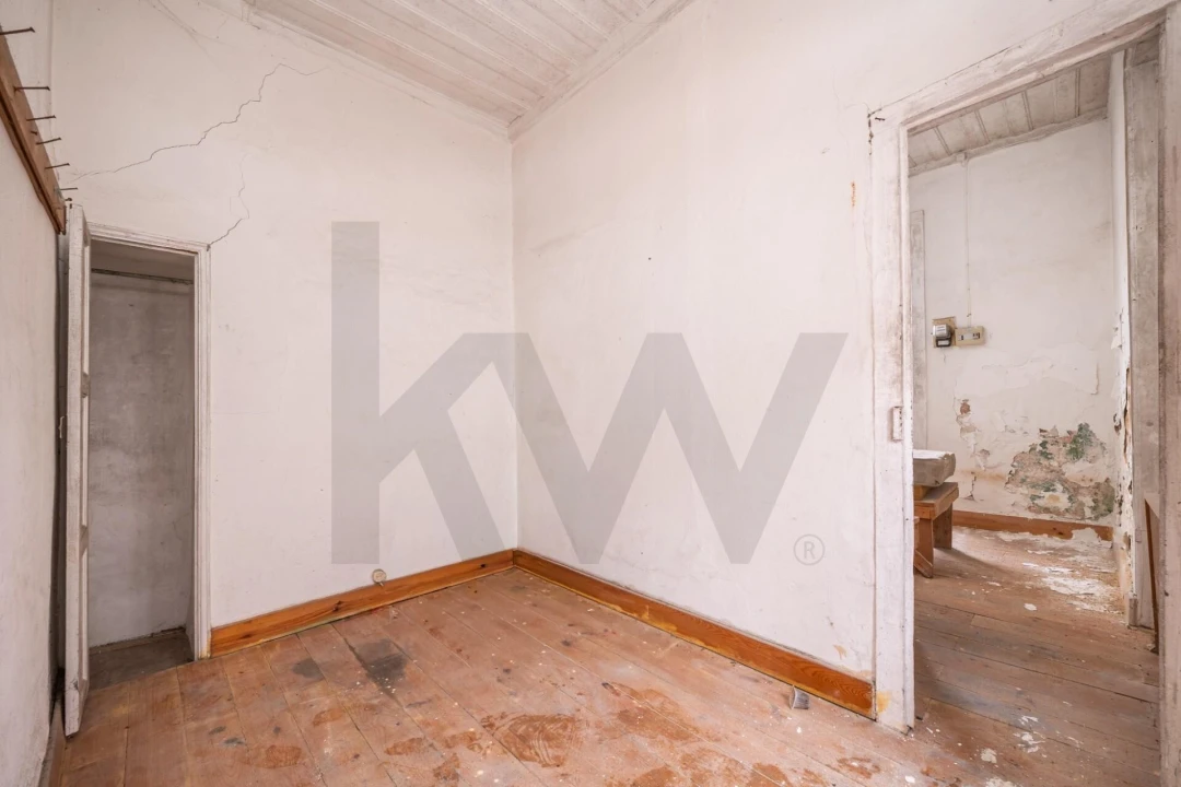 Prédio para Venda em Eiras e São Paulo de Frades Foto 41