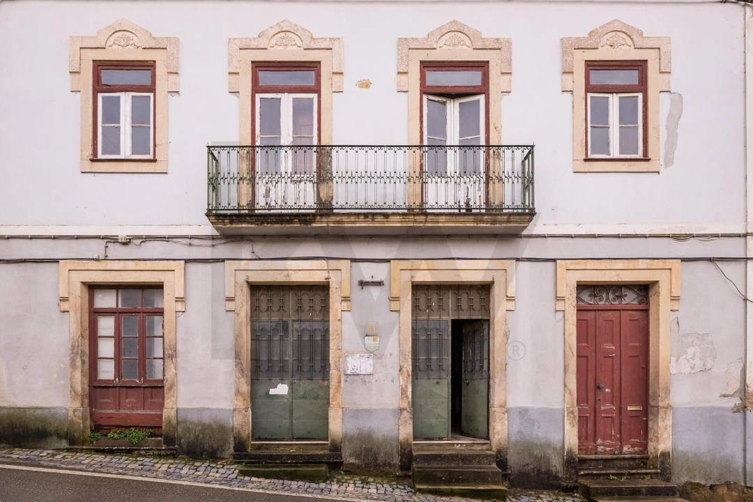 Prédio para Venda em Eiras e São Paulo de Frades Foto 1
