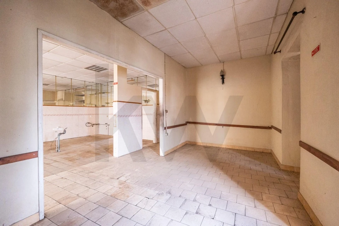 Prédio para Venda em Eiras e São Paulo de Frades Foto 24