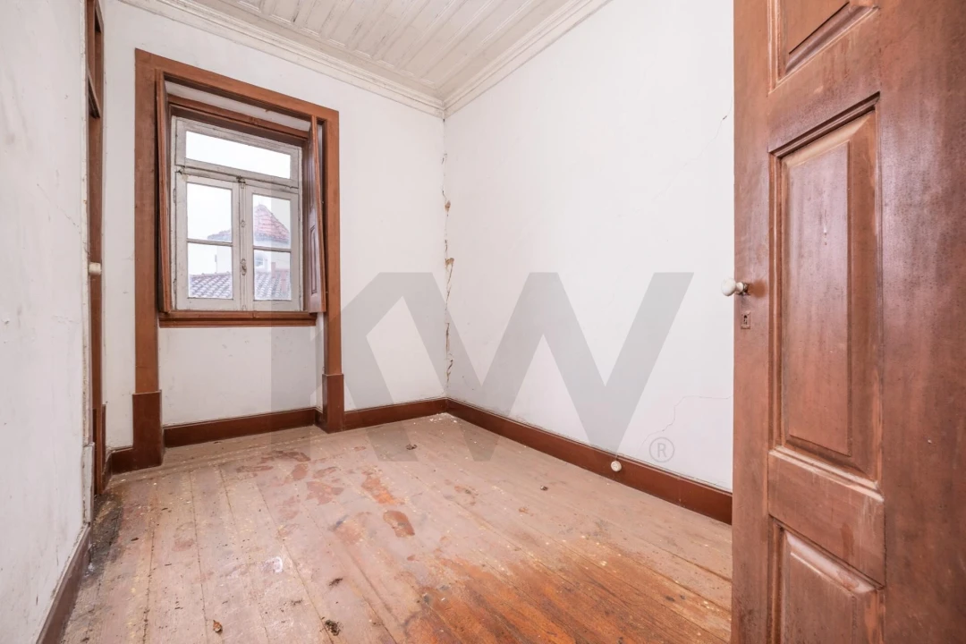 Prédio para Venda em Eiras e São Paulo de Frades Foto 14