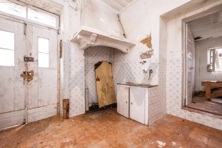 Prédio para Venda em Eiras e São Paulo de Frades Foto 46