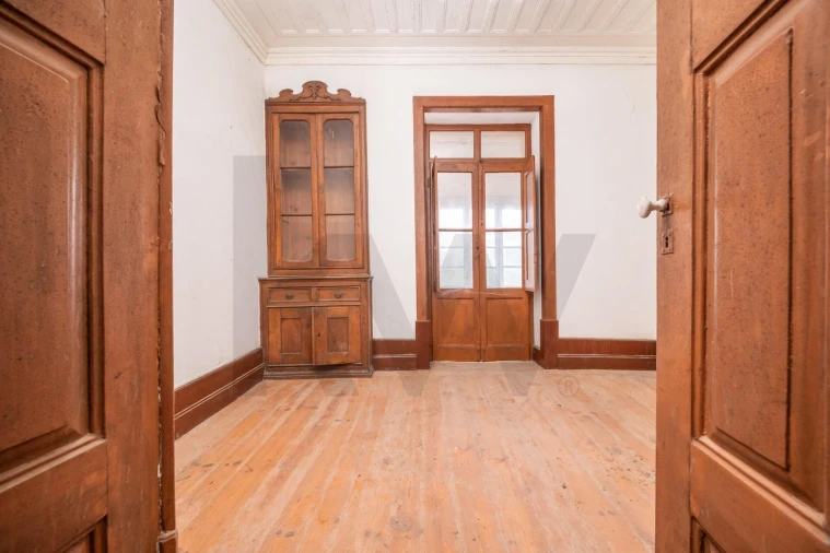 Prédio para Venda em Eiras e São Paulo de Frades Foto 10