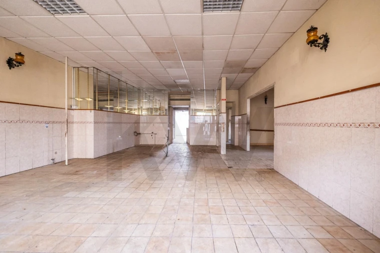 Prédio para Venda em Eiras e São Paulo de Frades Foto 21