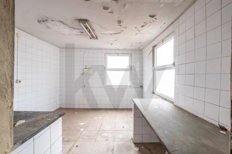 Prédio para Venda em Eiras e São Paulo de Frades Foto 30