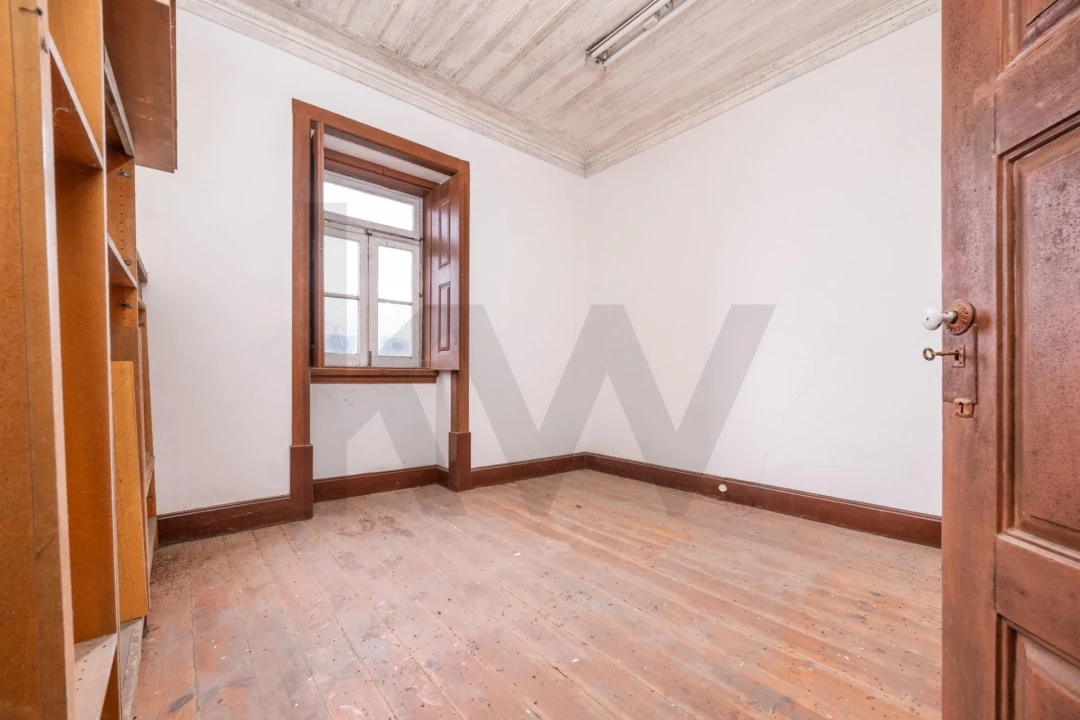 Prédio para Venda em Eiras e São Paulo de Frades Foto 8