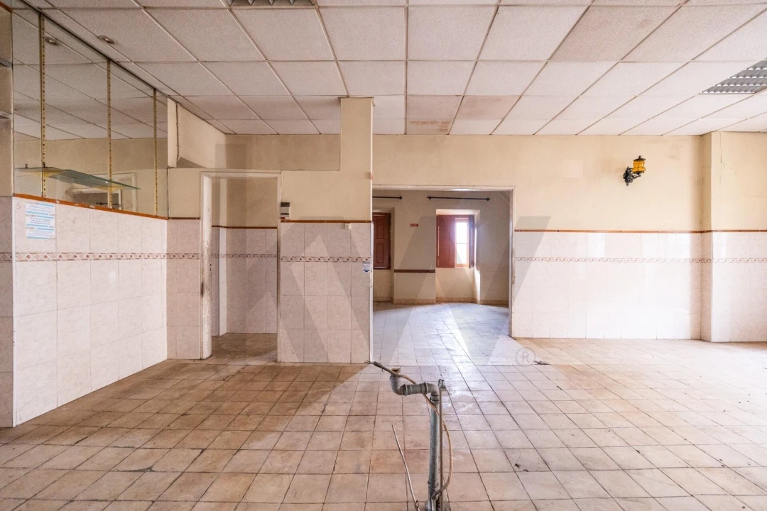 Prédio para Venda em Eiras e São Paulo de Frades Foto 23