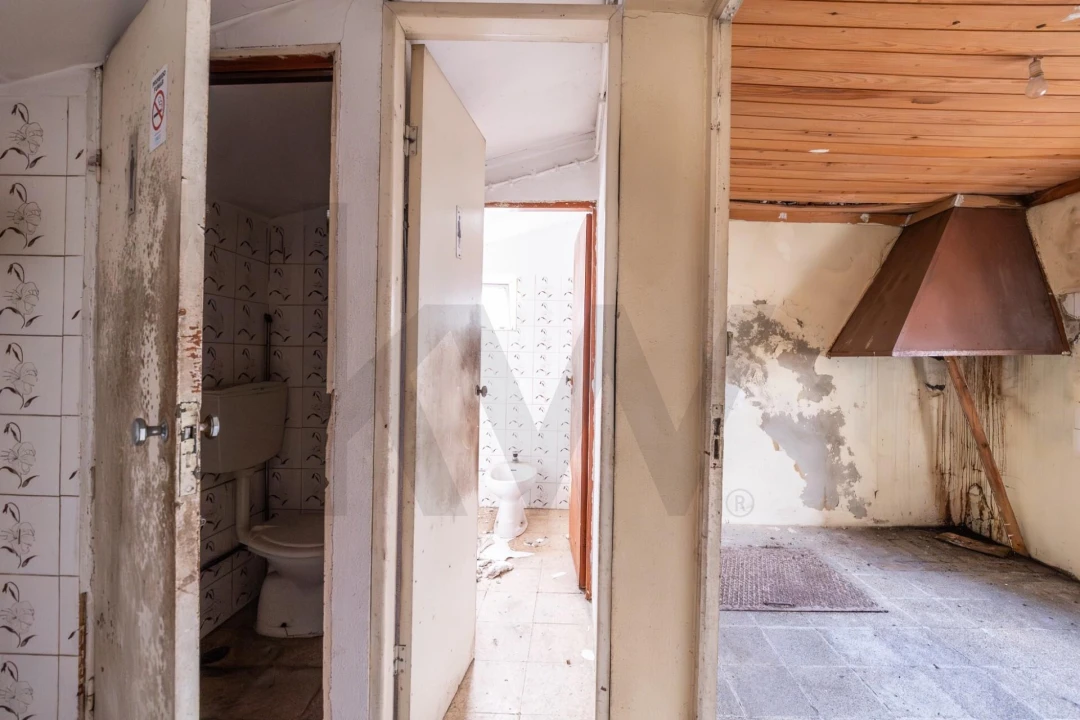 Prédio para Venda em Eiras e São Paulo de Frades Foto 27