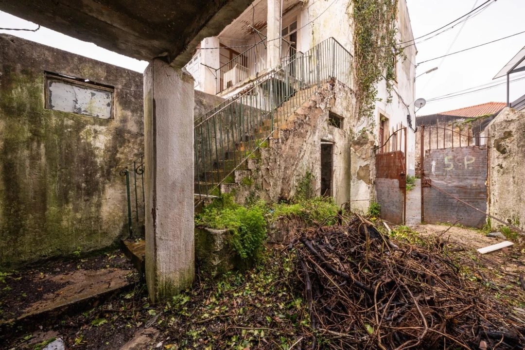Prédio para Venda em Eiras e São Paulo de Frades Foto 36