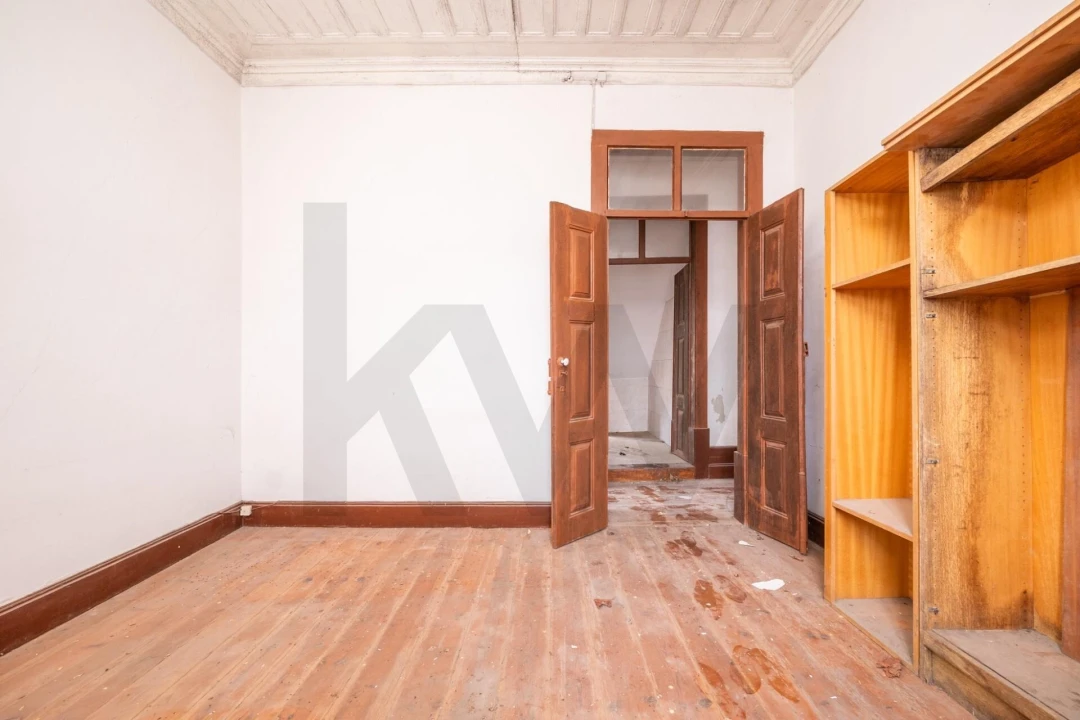 Prédio para Venda em Eiras e São Paulo de Frades Foto 9