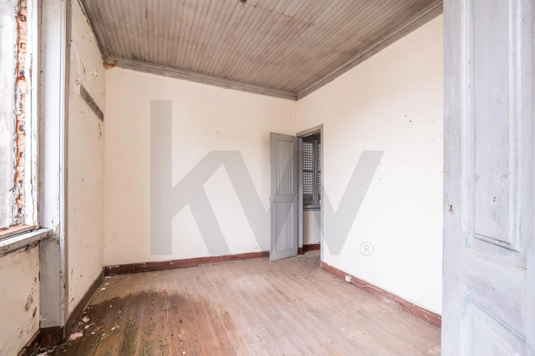 Moradia T5 para Venda em Eiras e São Paulo de Frades Foto 7