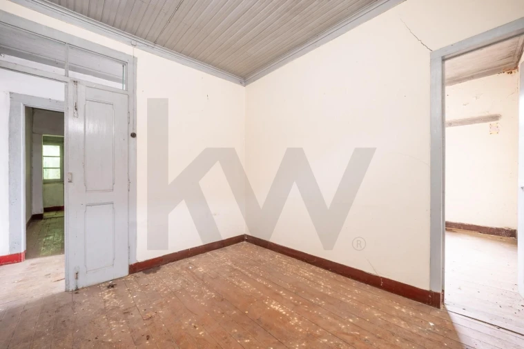 Moradia T5 para Venda em Eiras e São Paulo de Frades Foto 3