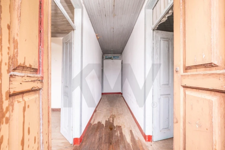 Moradia T5 para Venda em Eiras e São Paulo de Frades Foto 6