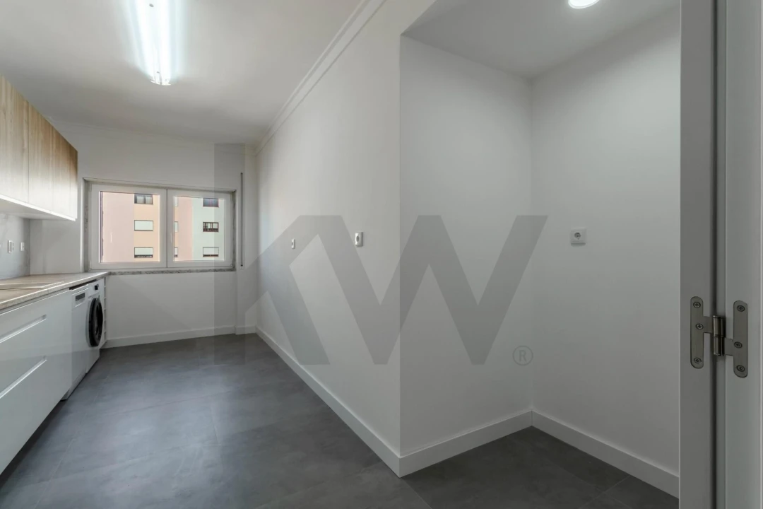 Apartamento T3 para Venda em Póvoa de Santa Iria e Forte da Casa Foto 3