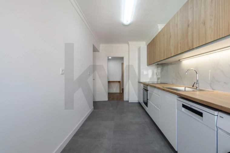 Apartamento T3 para Venda em Póvoa de Santa Iria e Forte da Casa Foto 4