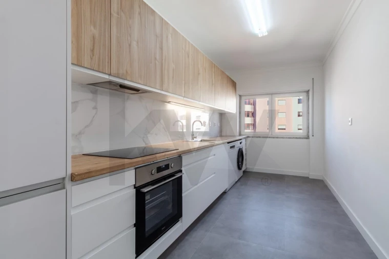 Apartamento T3 para Venda em Póvoa de Santa Iria e Forte da Casa Foto 2