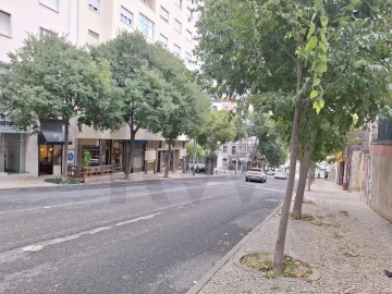 Loja para Arrendamento em Arroios