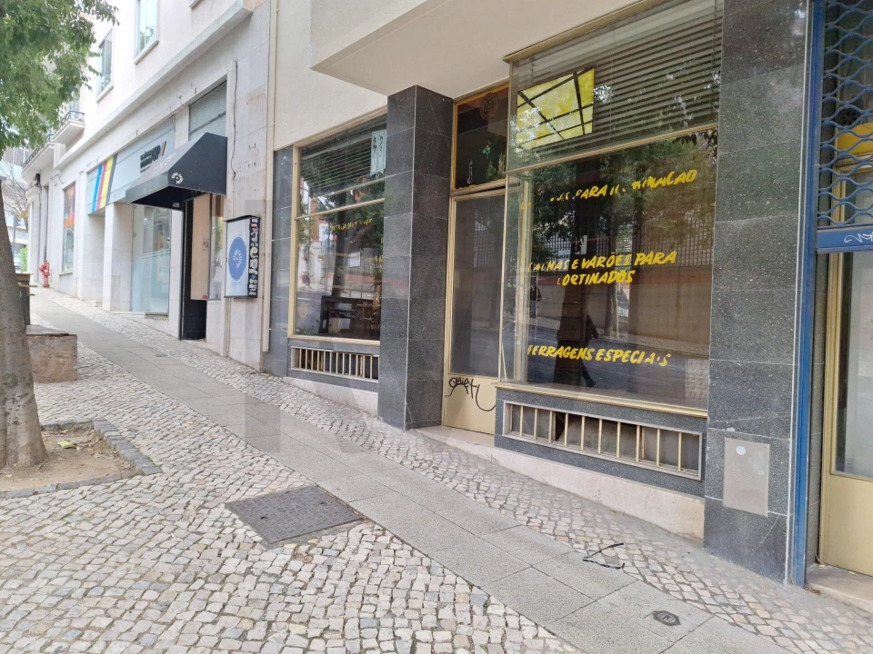 Loja para Arrendamento em Arroios Foto 2