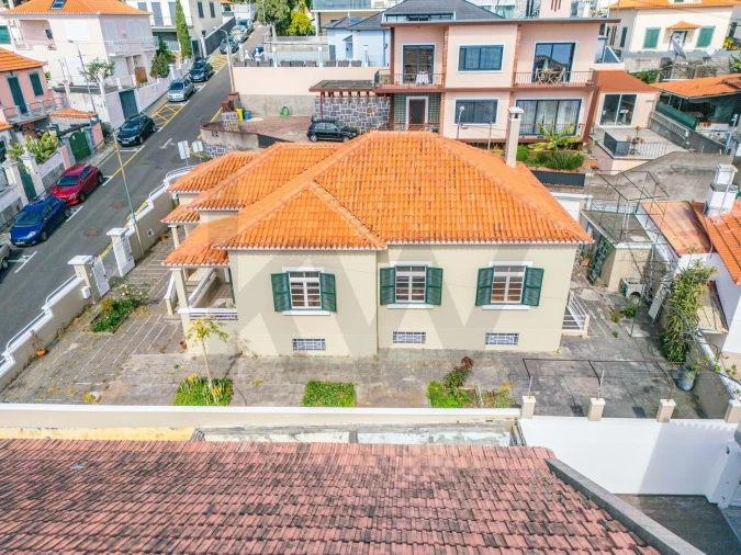 Moradia T4 para Venda em Funchal (Santa Maria Maior) Foto 2