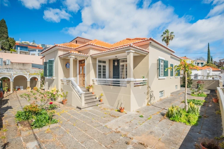 Moradia T4 para Venda em Funchal (Santa Maria Maior) Foto 35