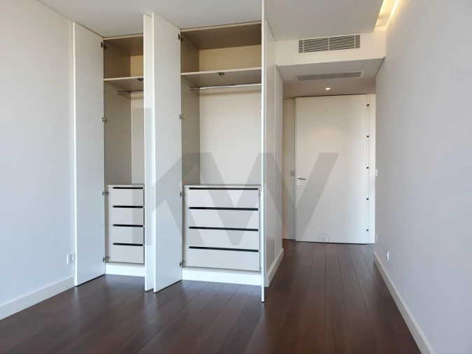 Apartamento T3 para Arrendamento em Oeiras e São Julião da Barra, Paço de Arcos e Caxias Foto 17