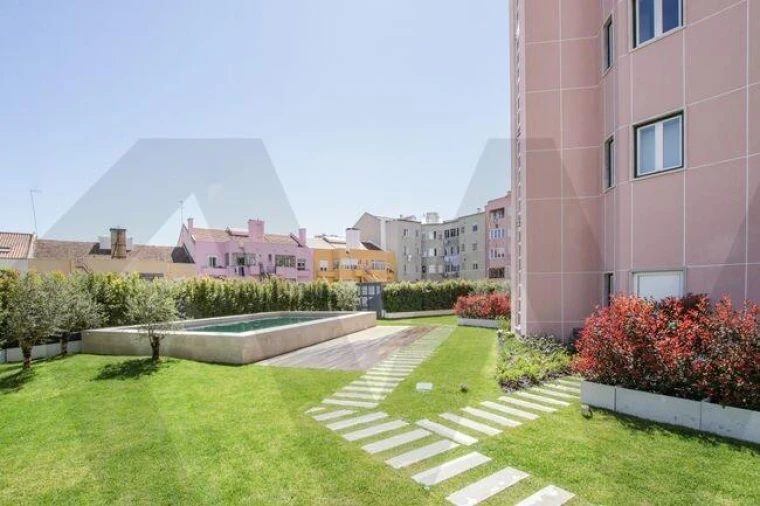 Apartamento T4 para Venda em Areeiro Foto 3
