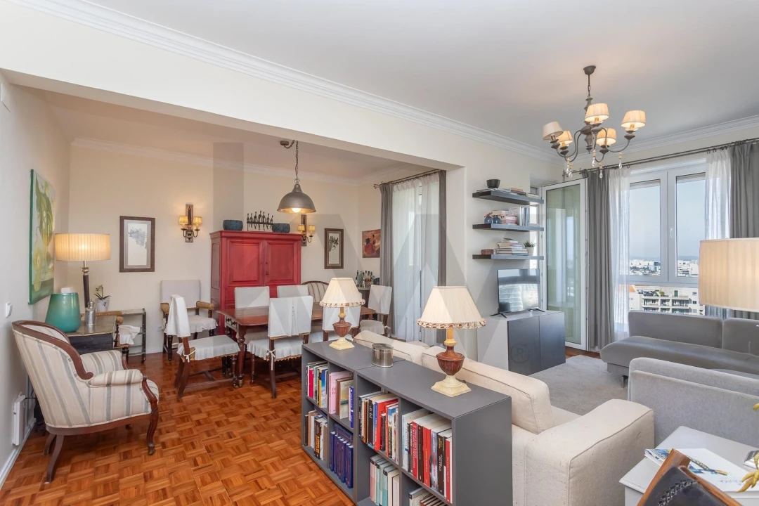 Apartamento T3 para Venda em Campolide Foto 1