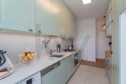 Apartamento T3 para Venda em Campolide