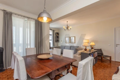 Apartamento T3 para Venda em Campolide