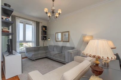 Apartamento T3 para Venda em Campolide