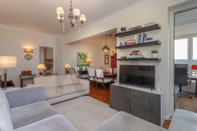 Apartamento T3 para Venda em Campolide