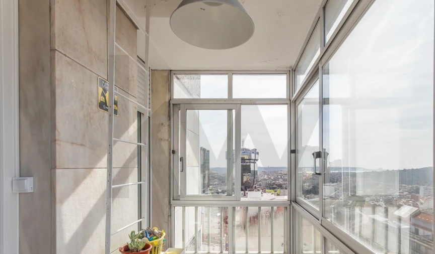 Apartamento T3 para Venda em Campolide Foto 17