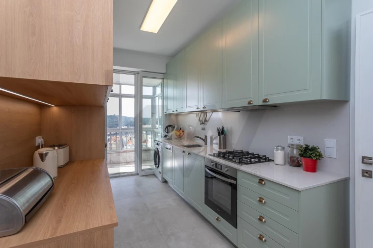 Apartamento T3 para Venda em Campolide Foto 16