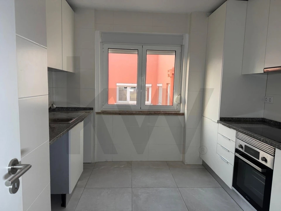 Apartamento T2 para Arrendamento em Avenidas Novas Foto 8