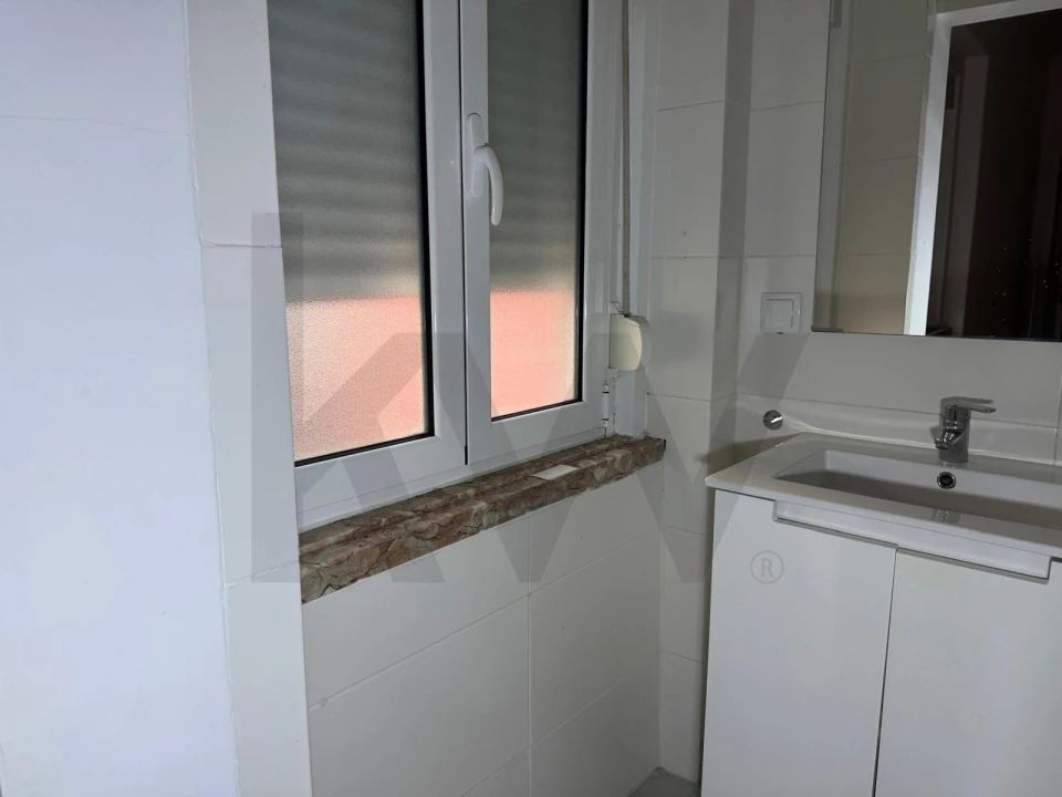 Apartamento T2 para Arrendamento em Avenidas Novas Foto 13