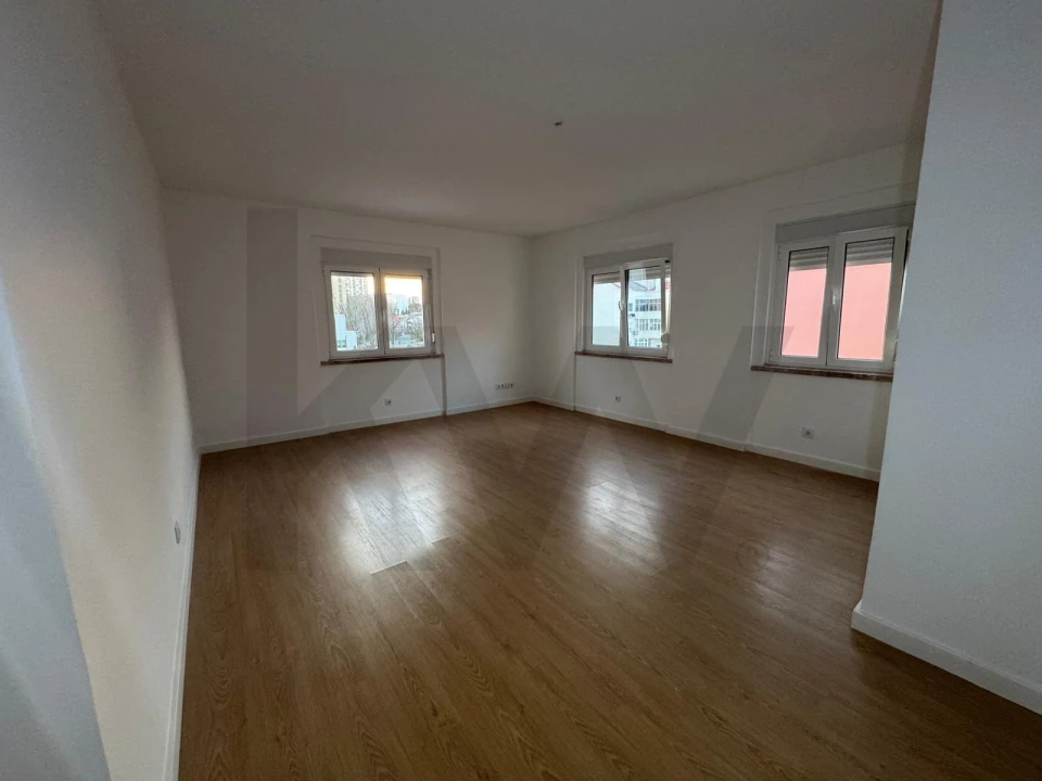 Apartamento T2 para Arrendamento em Avenidas Novas Foto 2