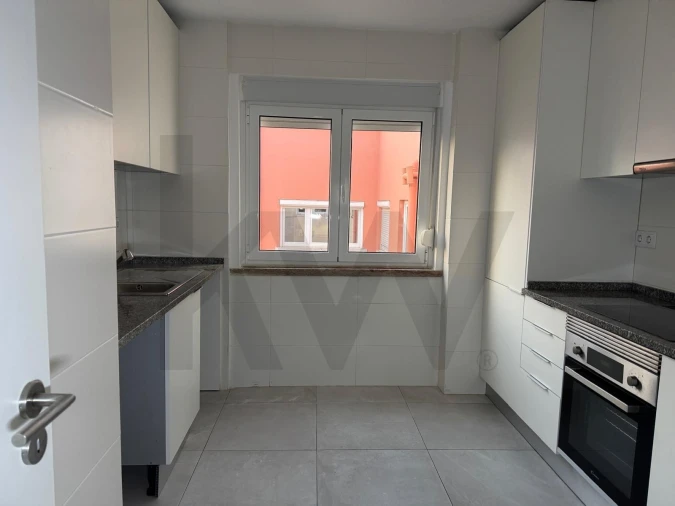 Apartamento T2 para Arrendamento em Avenidas Novas Foto 8