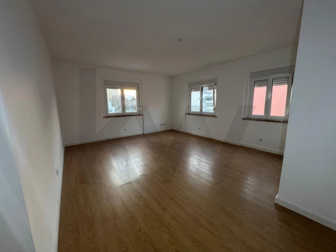 Apartamento T2 para Arrendamento em Avenidas Novas Foto 2