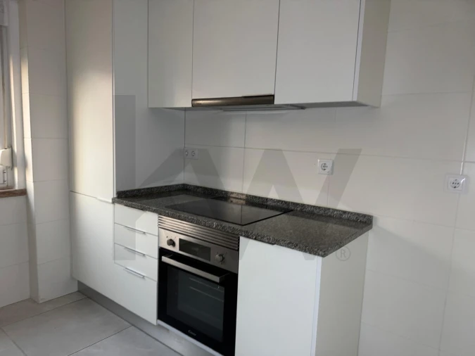 Apartamento T2 para Arrendamento em Avenidas Novas Foto 9
