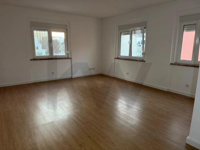 Apartamento T2 para Arrendamento em Avenidas Novas Foto 1