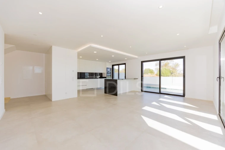 Moradia T3 para Venda em Mexilhoeira Grande Foto 2