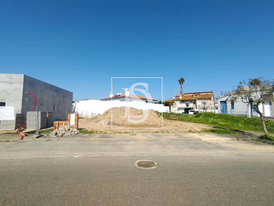 Terreno para Venda em Meia Via Foto 1