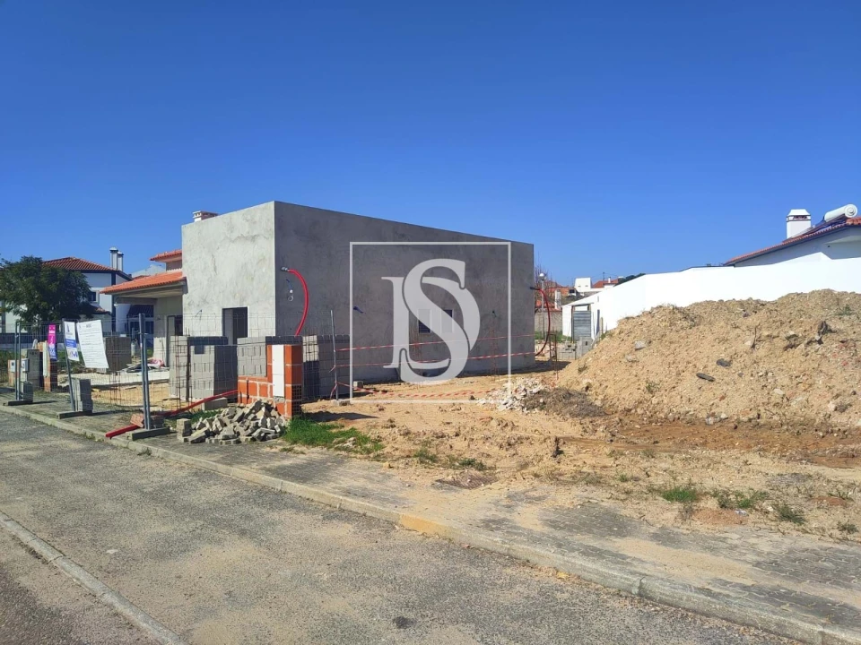 Terreno para Venda em Meia Via Foto 2