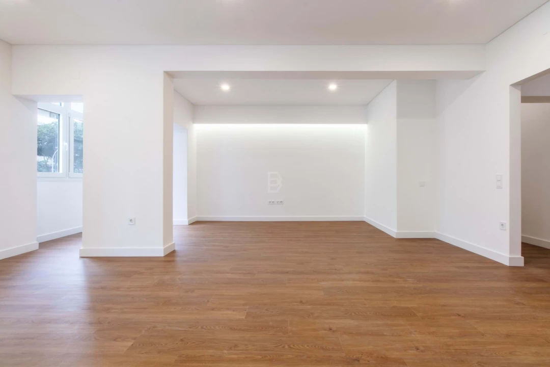 Apartamento T3 para Arrendamento em Algés, Linda-A-Velha e Cruz Quebrada-Dafundo Foto 3