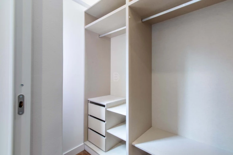 Apartamento T3 para Arrendamento em Algés, Linda-A-Velha e Cruz Quebrada-Dafundo Foto 17