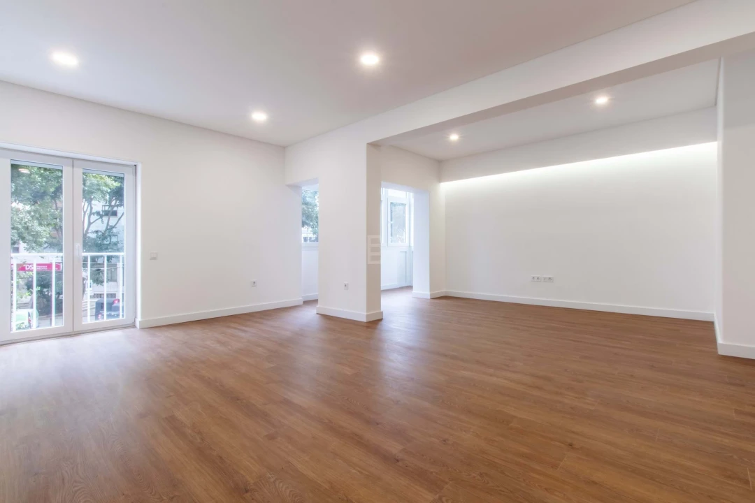 Apartamento T3 para Arrendamento em Algés, Linda-A-Velha e Cruz Quebrada-Dafundo Foto 1