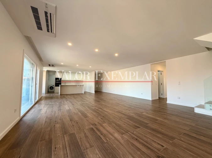 Apartamento T4 para Venda em Alcochete Foto 4