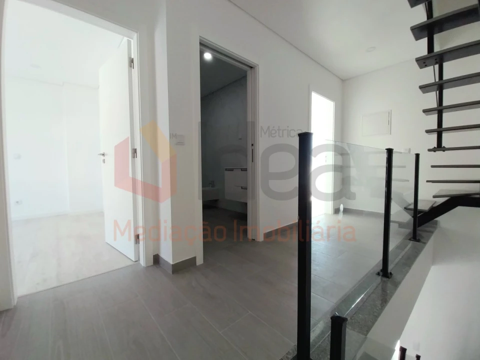 Moradia T2 para Venda em Corroios Foto 8