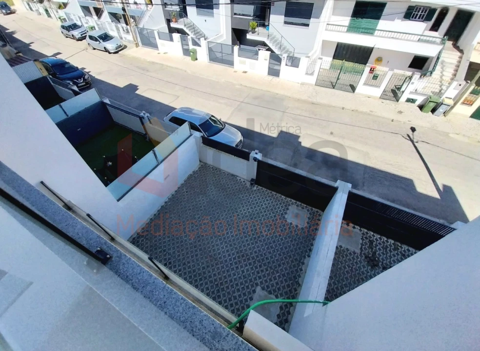 Moradia T2 para Venda em Corroios Foto 15